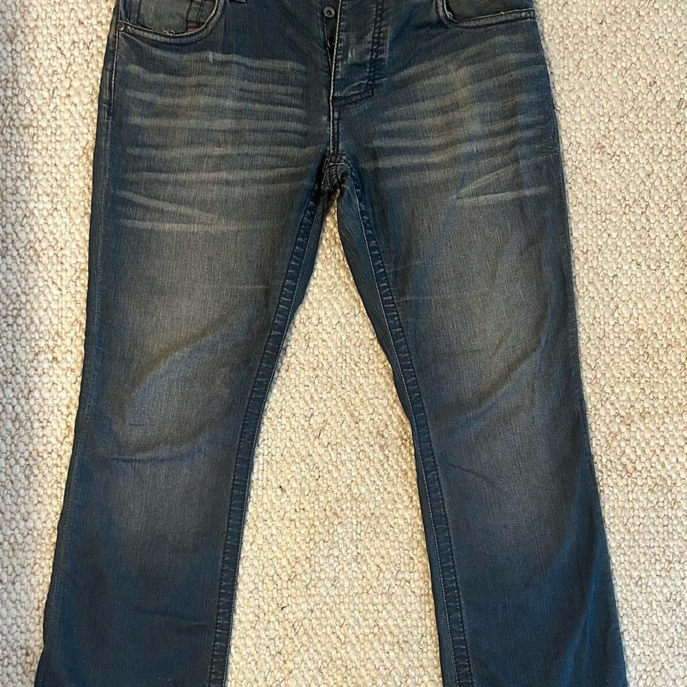 Medium Blue Straight Leg Jeans with Fading Effect